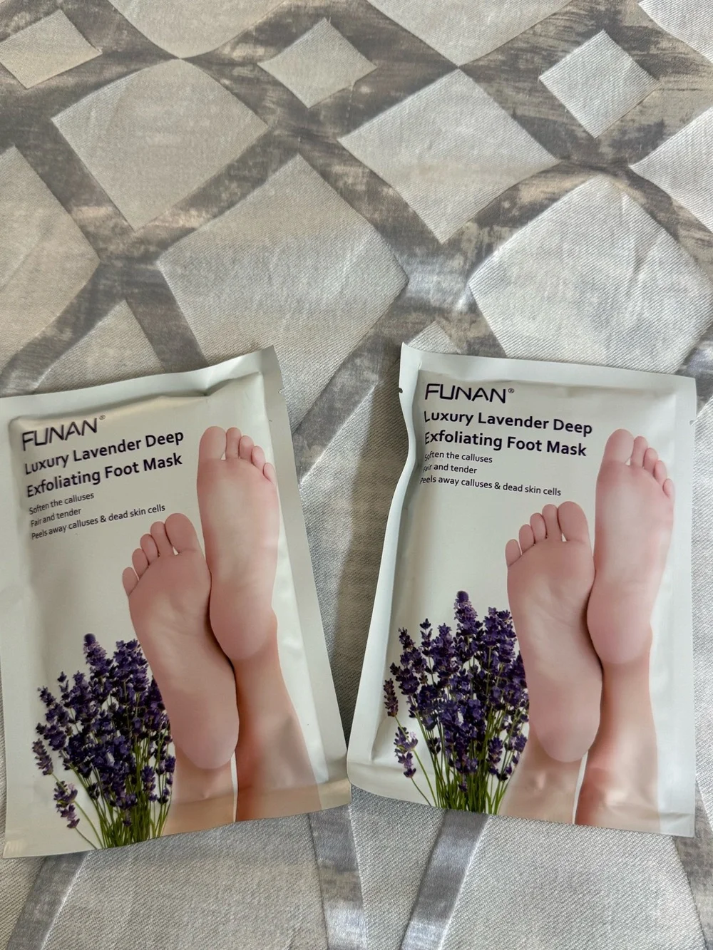 Luxury Lavender Deep Exfoliating Foot Mask – White